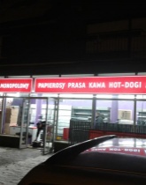 Reklamy sklepów sieci Małpka.  Kasetony ze sztywnym licem z poliwęglanu.