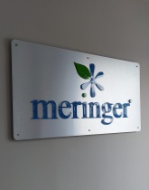 Tablica z logo do sali konferencyjnej